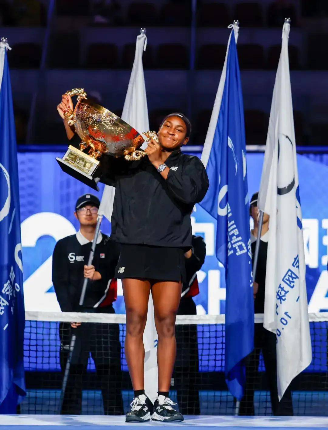 赛场上脱颖 赛场上脱颖